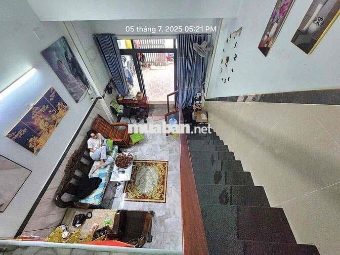 Nhà đúc lững đẹp như mới 3.8x18m Shr cách Bv Hóc Môn chỉ vài bước chân