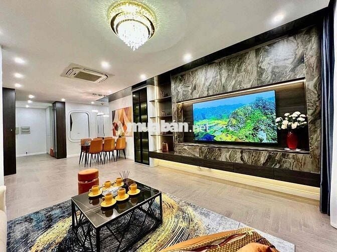 CỰC HIẾM - CĂN HỘ VIEW MẶT PHỐ - SÁT VÁCH VINCOM - 50m2 - Giá Tốt