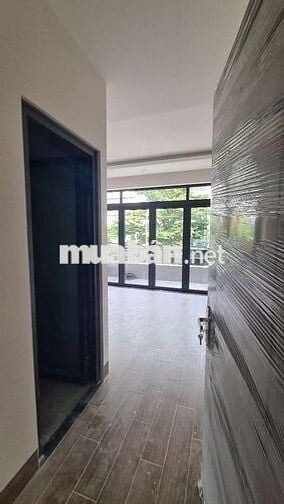 NHÀ MT MỚI 100% 4.5X20M 3 LẦU CÓ THANG MÁY