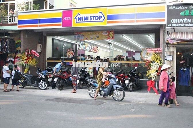 CHO THUÊ MT HÙNG VƯƠNG – NGANG 10 – 5 TẦNG SUỐT – 1100M² GIÁ 100 TRIỆU