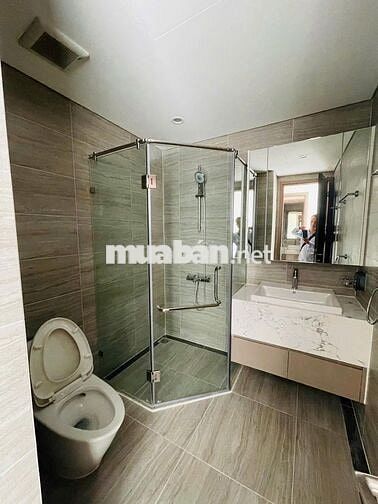 Cho thuê căn 2 phòng ngủ đồ cơ bản phân khu Tonkin, gần nhà xe