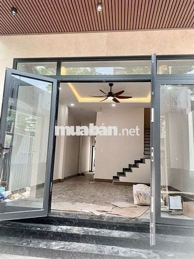 NHÀ MT MỚI 100% 4.5X20M 3 LẦU CÓ THANG MÁY