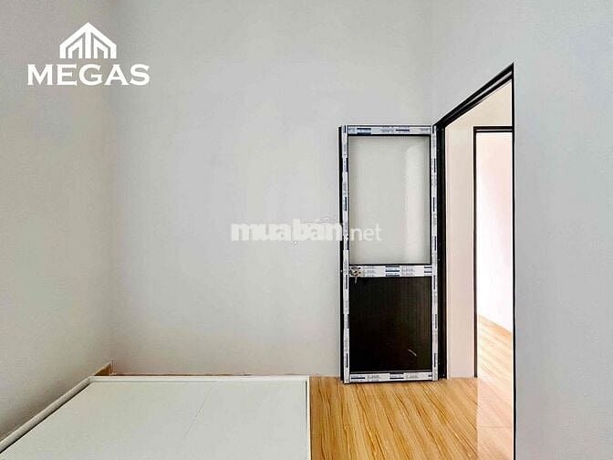 CĂN HỘ 2 PHÒNG NGỦ - 1 PHÒNG BẾP có BAN CÔNG - CỬA SỔ và FULL NỘI THẤT
