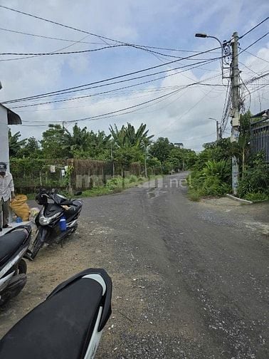 Bán Nhà có gát  mặt tiền đường trãi đá, thuộc Tân Phú Trung xã Củ Chi.