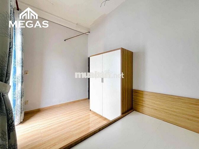 CĂN HỘ 2 PHÒNG NGỦ - 1 PHÒNG BẾP có BAN CÔNG - CỬA SỔ và FULL NỘI THẤT