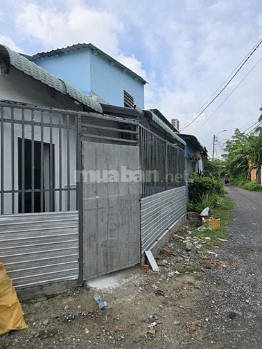 Bán Nhà có gát  mặt tiền đường trãi đá, thuộc Tân Phú Trung xã Củ Chi.