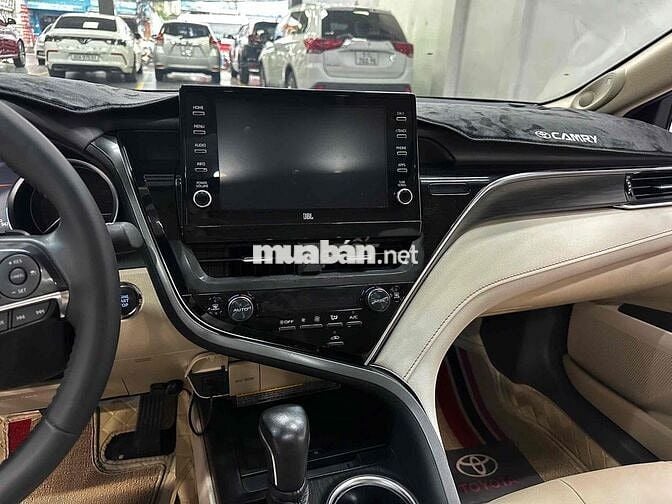 Toyota Camry 2022 2.5Q - 9000 km