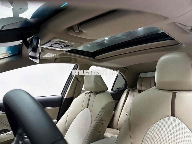 Toyota Camry 2022 2.5Q - 9000 km