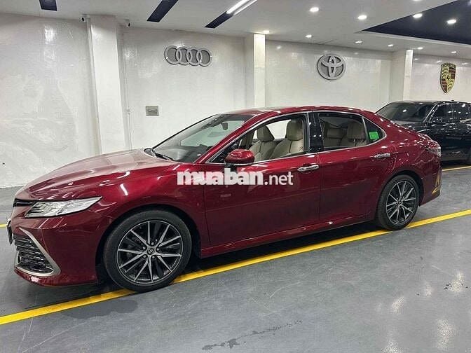 Toyota Camry 2022 2.5Q - 9000 km
