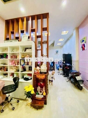 Nhà Đẹp 5 Tầng — Gần Quốc lộ 1A, Lê Đình Cẩn (8m x 11m) Đông