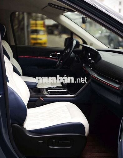 2022 2.2D Luxury up full nội thất ( ghế, sàn, cửa)