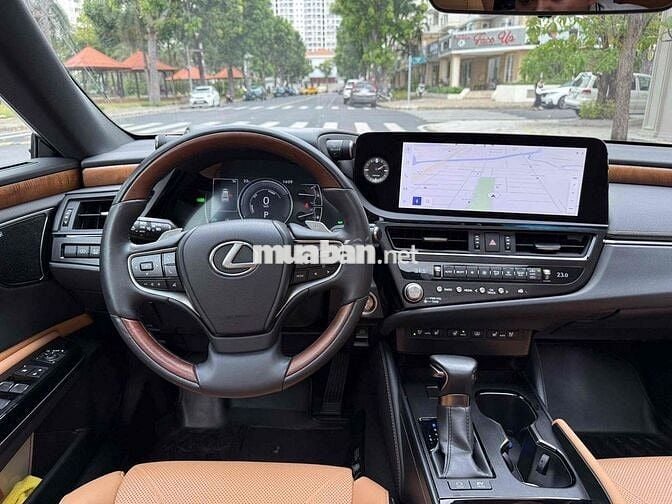 Lexus ES 2023 300H Xăng điện - 21000 km