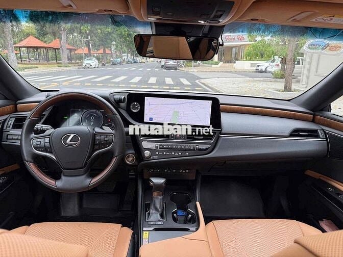 Lexus ES 2023 300H Xăng điện - 21000 km