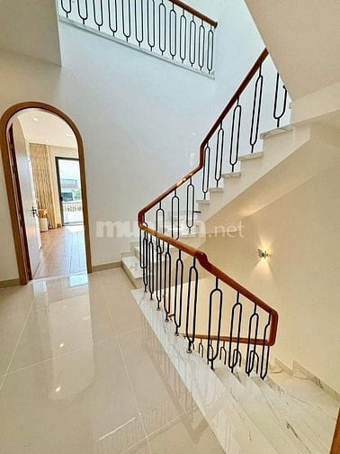 Biệt thự phố . Nở hậu . Không gian ấm cúng . Nội thất sang trọng 