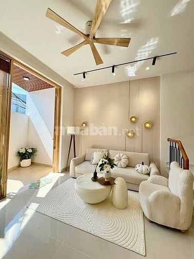 Biệt thự phố . Nở hậu . Không gian ấm cúng . Nội thất sang trọng 