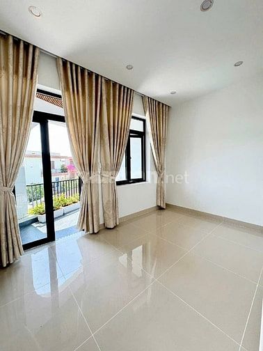 Biệt thự phố . Nở hậu . Không gian ấm cúng . Nội thất sang trọng 