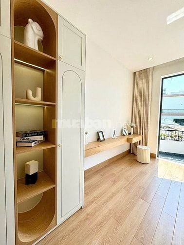 Biệt thự phố . Nở hậu . Không gian ấm cúng . Nội thất sang trọng 