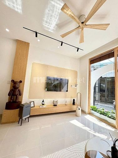 Biệt thự phố . Nở hậu . Không gian ấm cúng . Nội thất sang trọng 