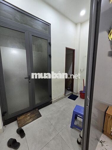 Mặt bằng 704 Cách Mạng Tháng Tám sầm uất