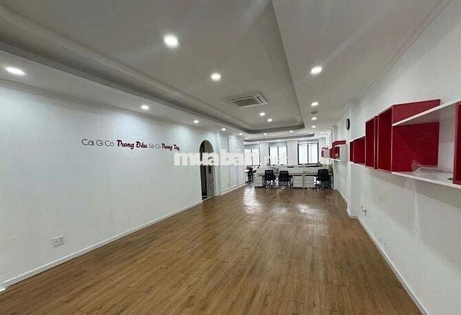 Tòa nhà 2 hầm 6 tầng có thang máy, MT Nguyễn Đình Chính 90tr/tháng
