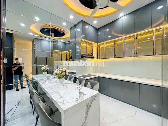 NHÀ 3 TẦNG, HẺM XE HƠI, NHÀ BÈ, 5 NGỦ, DỌN VÀO Ở NGAY