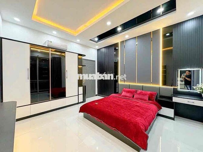 NHÀ 3 TẦNG, HẺM XE HƠI, NHÀ BÈ, 5 NGỦ, DỌN VÀO Ở NGAY