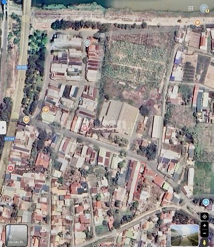 Bán đất có nhà cấp 4 thuận tiện xây mới