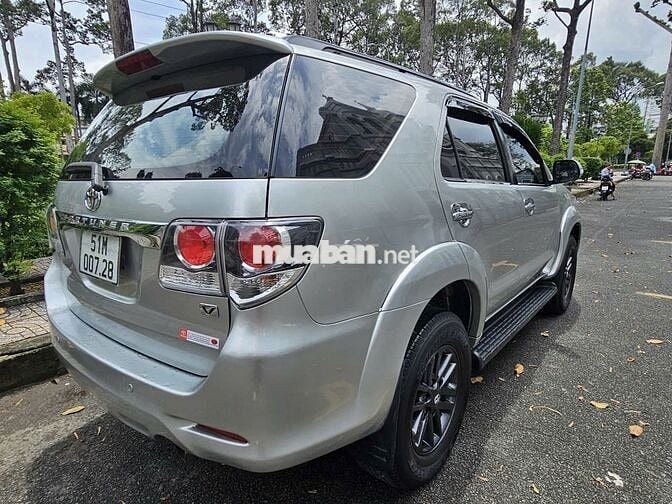 Toyota Fortuner 2.7 AT đăng ký t8/2015, mới 90%
