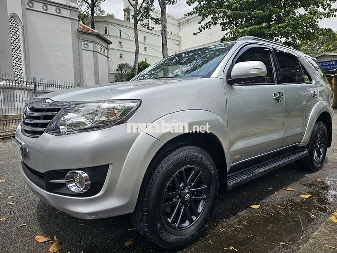 Toyota Fortuner 2.7 AT đăng ký t8/2015, mới 90%