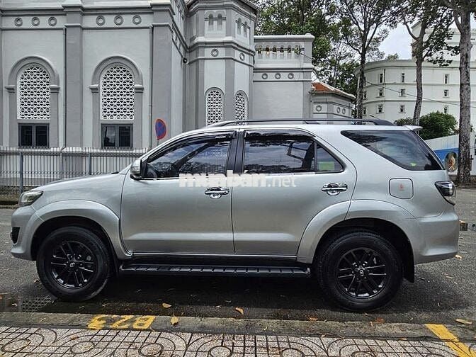 Toyota Fortuner 2.7 AT đăng ký t8/2015, mới 90%