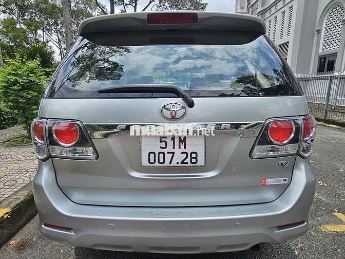 Toyota Fortuner 2.7 AT đăng ký t8/2015, mới 90%