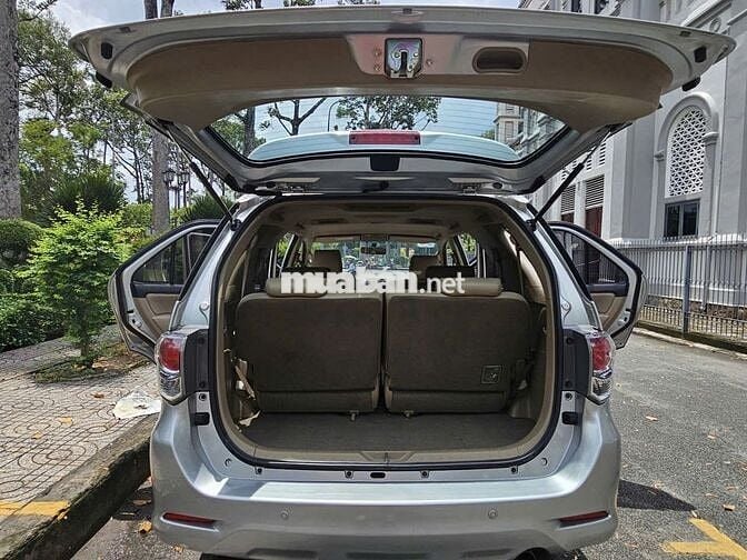Toyota Fortuner 2.7 AT đăng ký t8/2015, mới 90%
