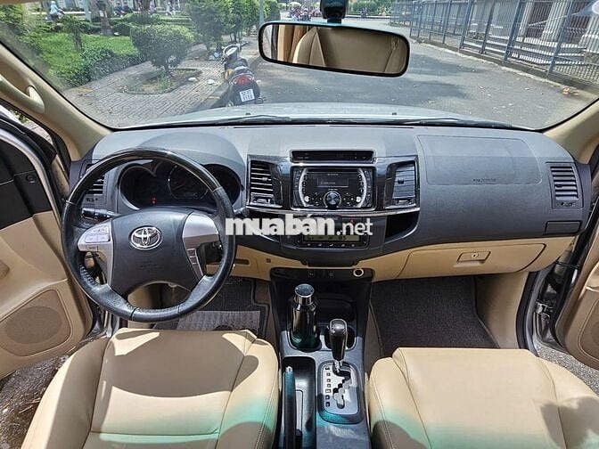 Toyota Fortuner 2.7 AT đăng ký t8/2015, mới 90%