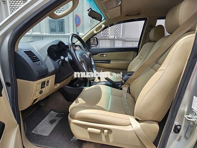 Toyota Fortuner 2.7 AT đăng ký t8/2015, mới 90%