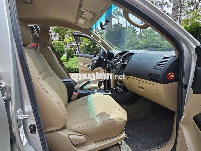Toyota Fortuner 2.7 AT đăng ký t8/2015, mới 90%