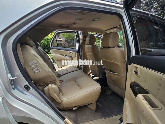 Toyota Fortuner 2.7 AT đăng ký t8/2015, mới 90%