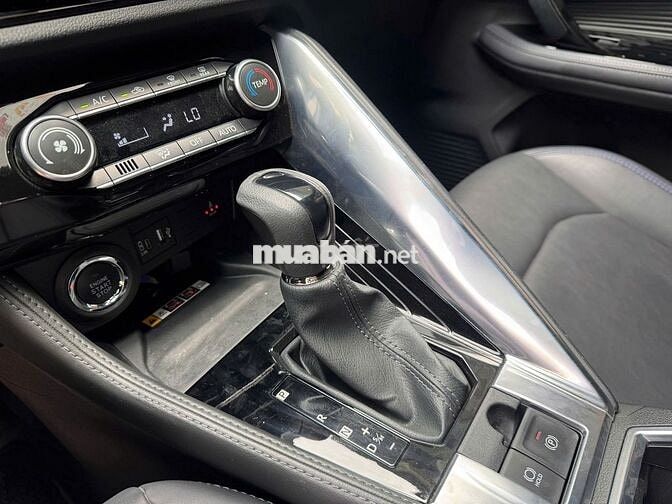 Yaris Cross 2024 1.5 D-CVT - 17.181 km - Còn Giảm