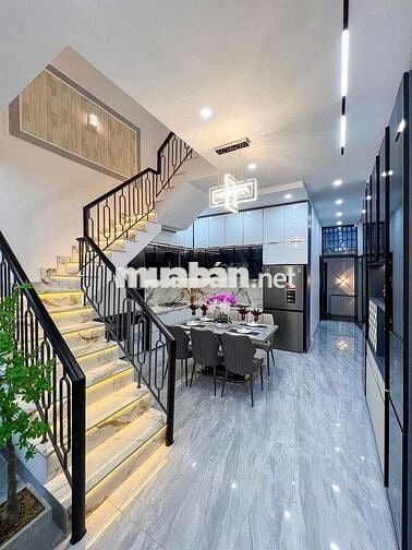 Cần bán nhà 1 trệt 1 lầu ngay vòng xoay Kim Hằng Bình Dương
