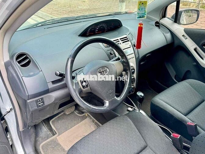 Toyota Yaris 2011 - 97000 km