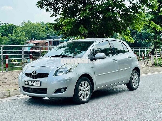 Toyota Yaris 2011 - 97000 km