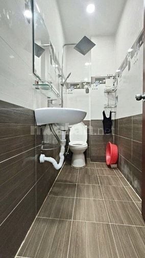 CHO THUÊ NHÀ 2 MT HẺM THÔNG 4M. SAU 1 CĂN MT LÊ VĂN THỌ. GIÁ 10TR/TH