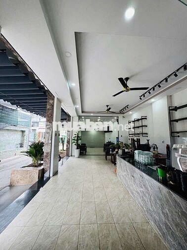 Nhà Đẹp 5 Tầng — Gần Hoà Bình, Lê Văn Quới (6m x 18m) Đông