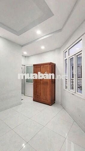 CHO THUÊ NHÀ 2 MT HẺM THÔNG 4M. SAU 1 CĂN MT LÊ VĂN THỌ. GIÁ 10TR/TH