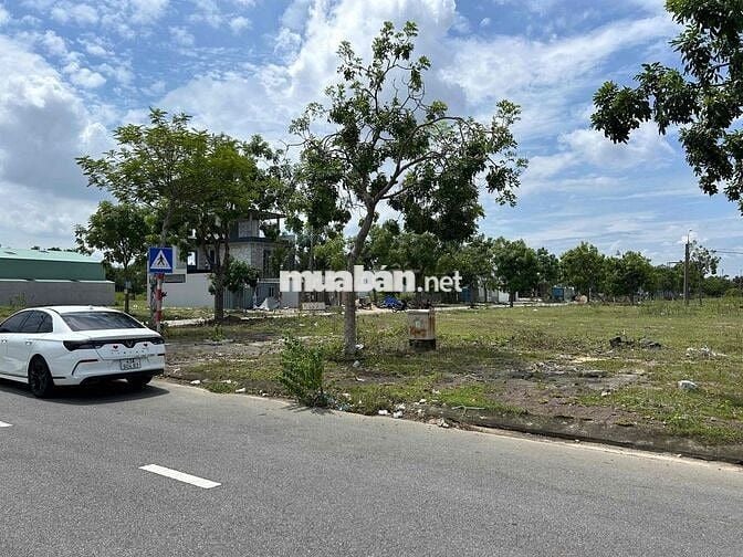 Bán lô 250m2 văn tiến dũng sát Fpt đường 34m sổ ngay