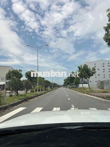 Bán lô 250m2 văn tiến dũng sát Fpt đường 34m sổ ngay