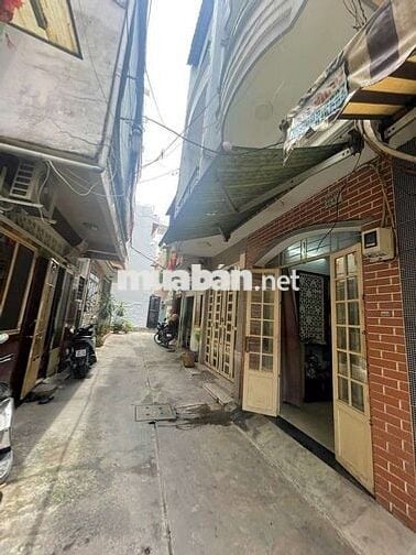 Kẹt tiền bán gấp nhà thuộc đường trần bình trọng p2 q5 hẻm trước nhà 4