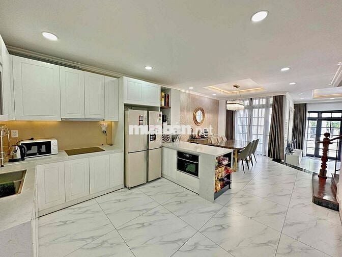 Villa hồ bơi 5PN Full nội thất cao cấp , Bình Thuận , Quận 7
