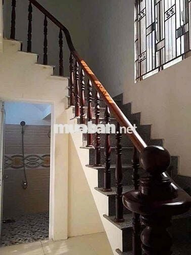 Nhà hẻm 30/4 có 2 phòng 2 wc sân xe tải thủ dầu 1 — bình dương