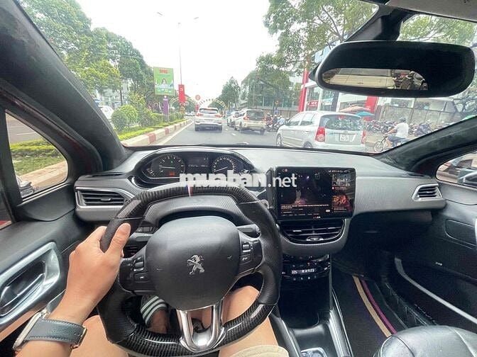 Peugeot 208 2015 1.6L AT - 72123 km