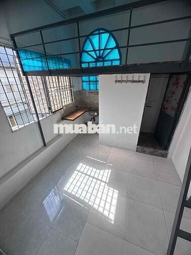 CĂN PHÒNG GIÁ RẺ SÁT PHÚ NHUẬN Ở ĐẦU ĐƯỜNG NƠ TRANG LONG